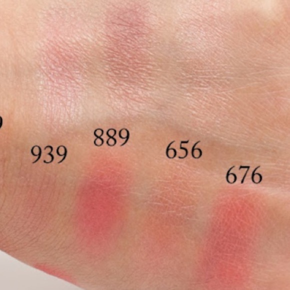 Dior Vibrant Colour Powder Blush - Picture 2 of 9